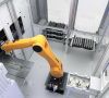 Mit dem Schubladensystem werden die Werkstücke auf verschiedenen Ebenen dem Roboter bereitgestellt.